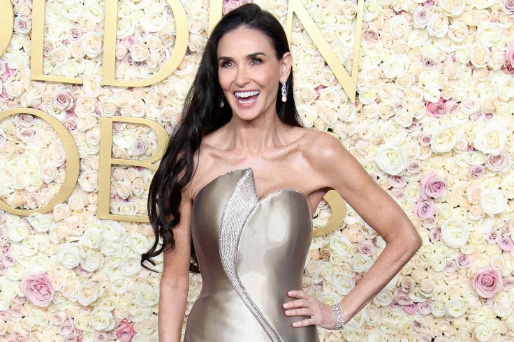 Demi Moore luciendo Armani en los Globos de Oro 2025