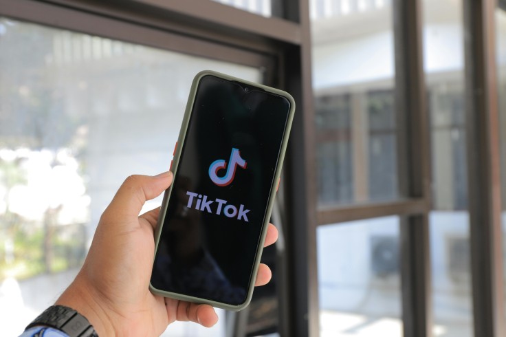 aplicación tik-tok en el teléfono
