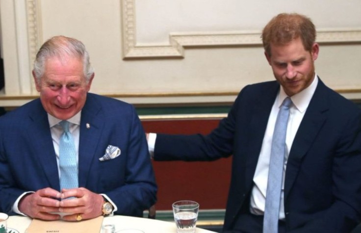 El rey Carlos y el príncipe Harry