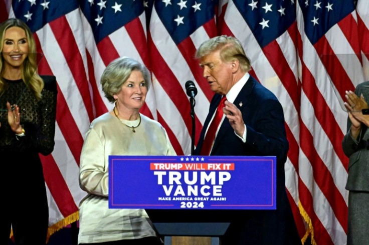 El presidente electo Donald Trump invitó a Susie Wiles al escenario para su discurso de victoria a primera hora del miércoles.