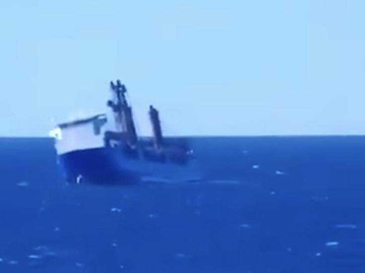 El carguero ruso Ursa Major se hunde frente a las costas de España tras un misterioso accidente.