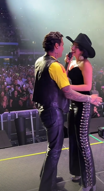 ngela Aguilar y Christian Nodal en Colombia