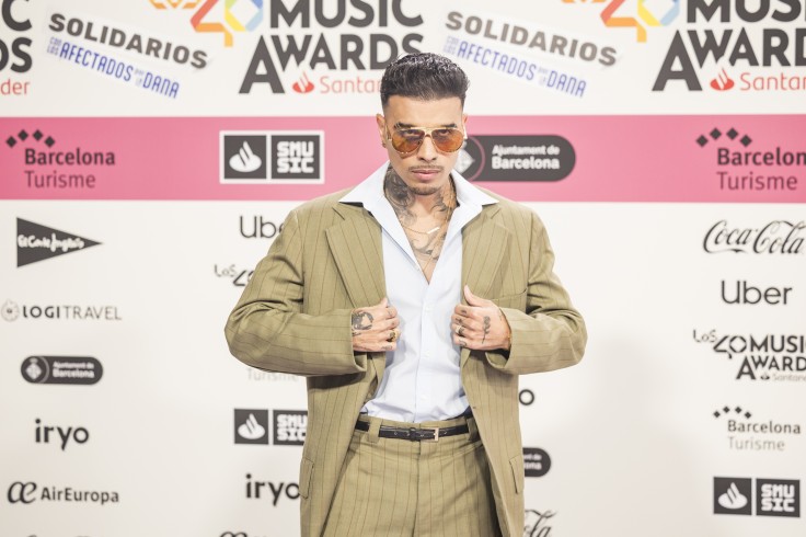 Rauw Alejandro en la alfombra roja de Los40