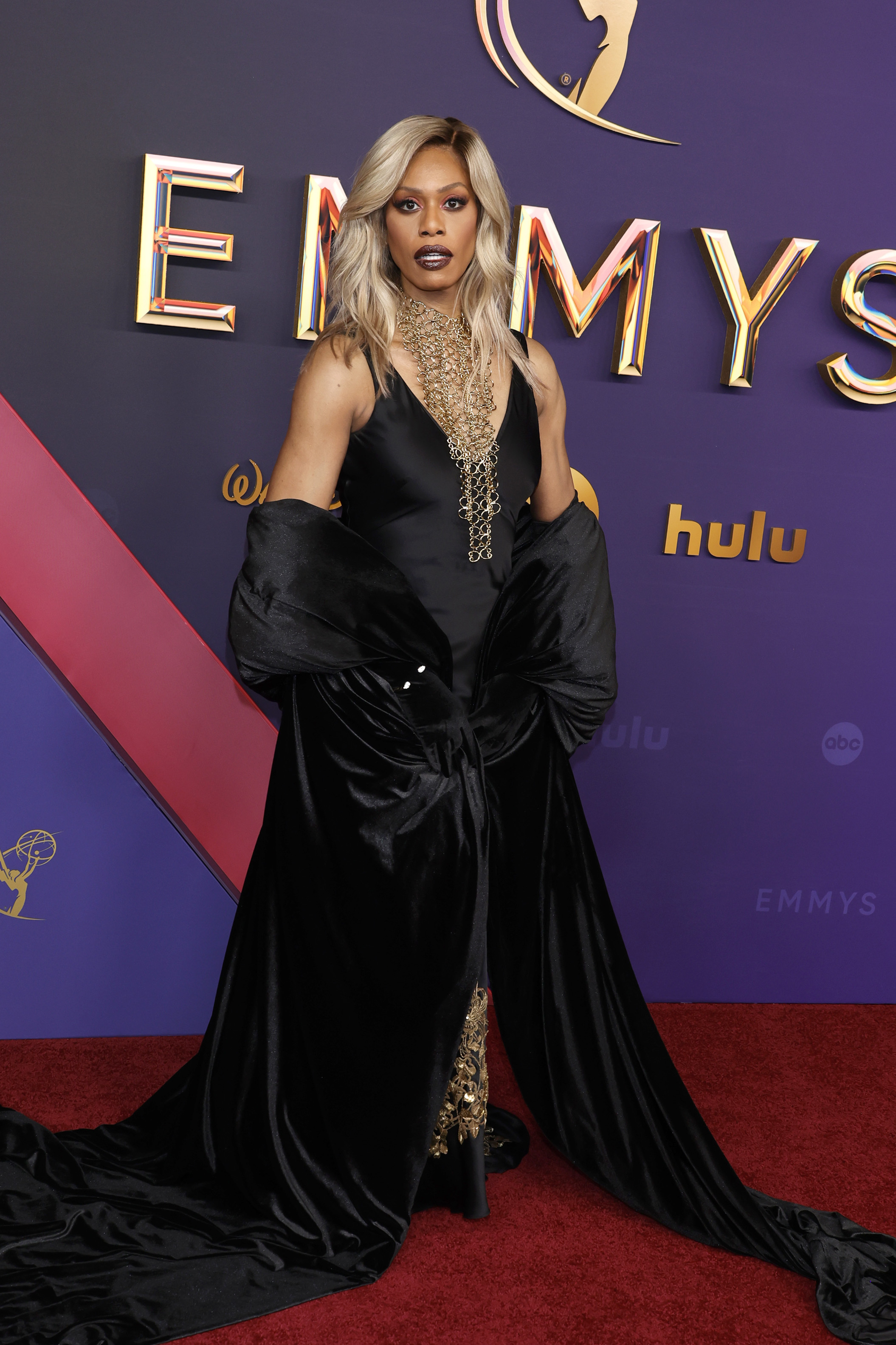 Famosos en la alfombra roja de los emmys