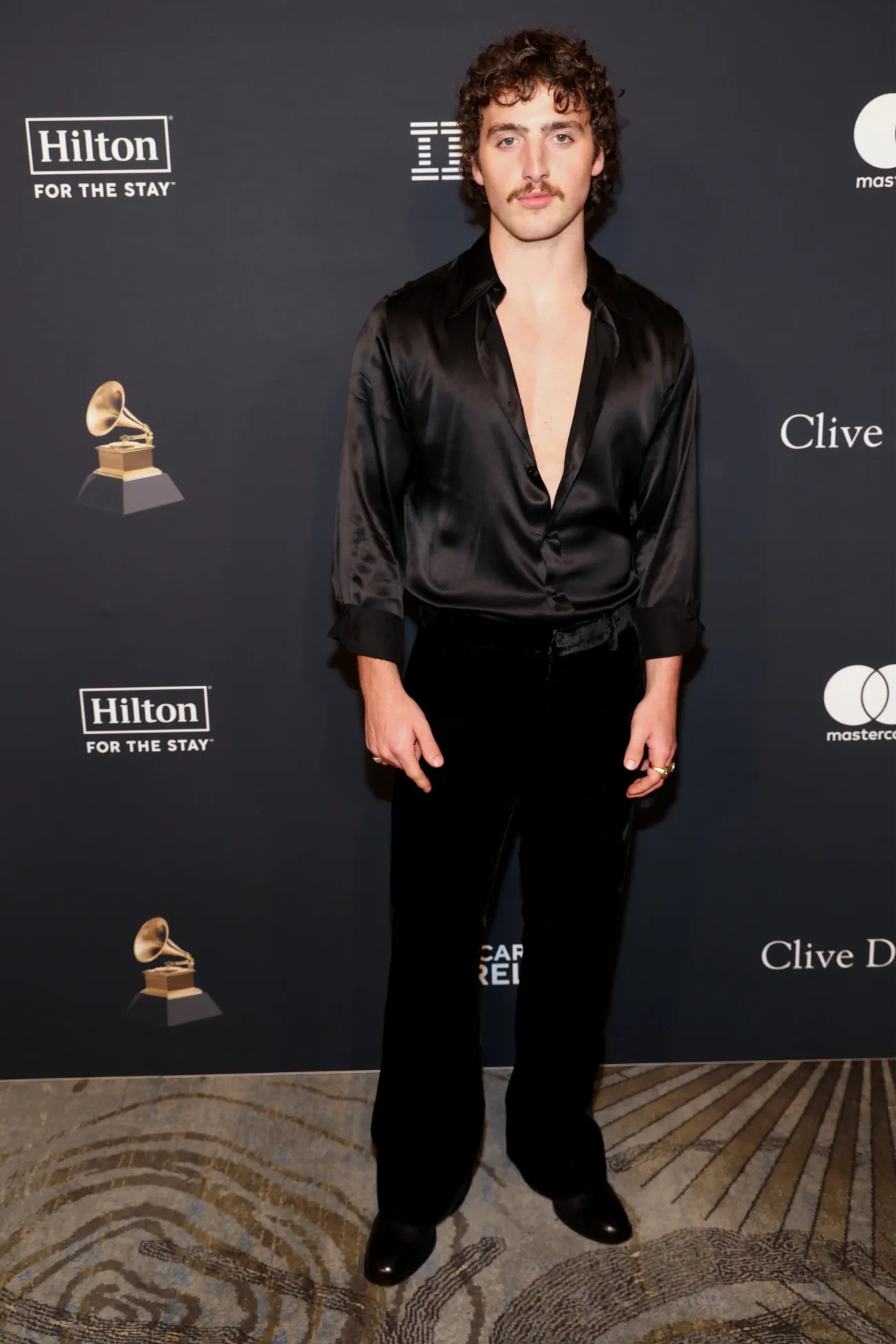 Grammys 2025 Alfombra roja Clavis Davis fiesta