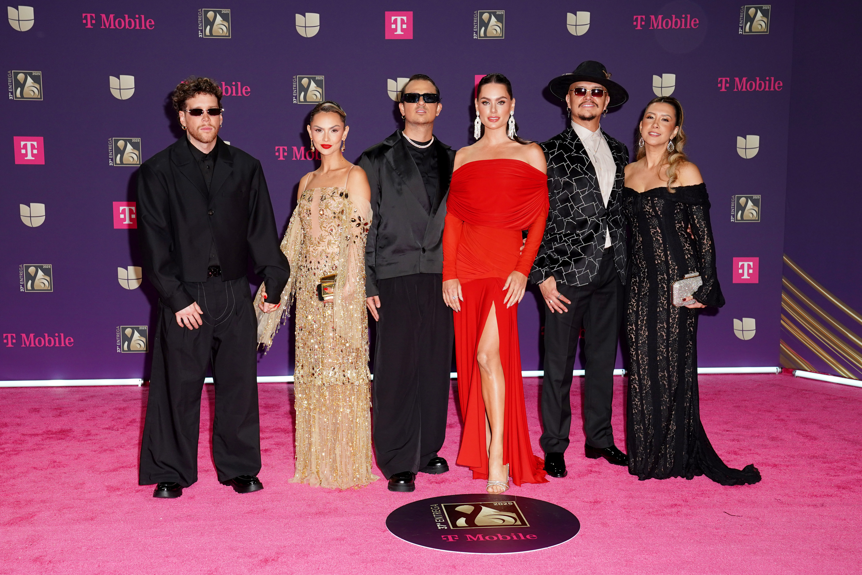 Alfombra magenta de Premio Lo Nuestro 2025