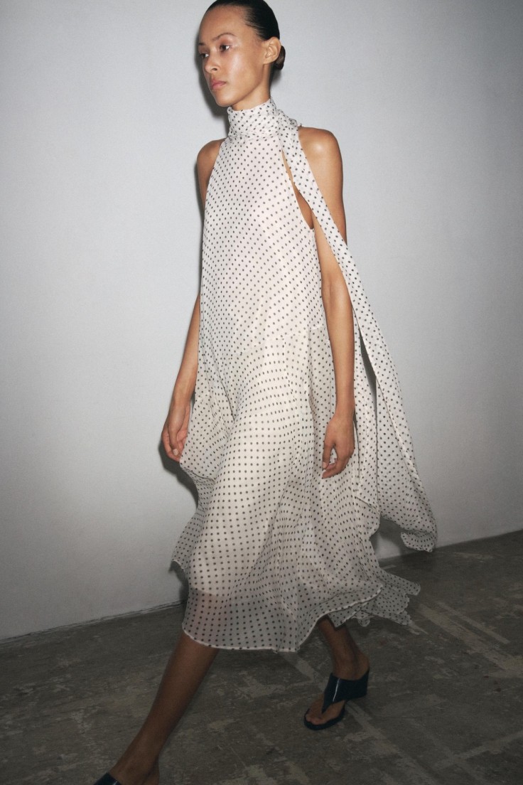 Vestido halter de lunares de Zara Colección ZW