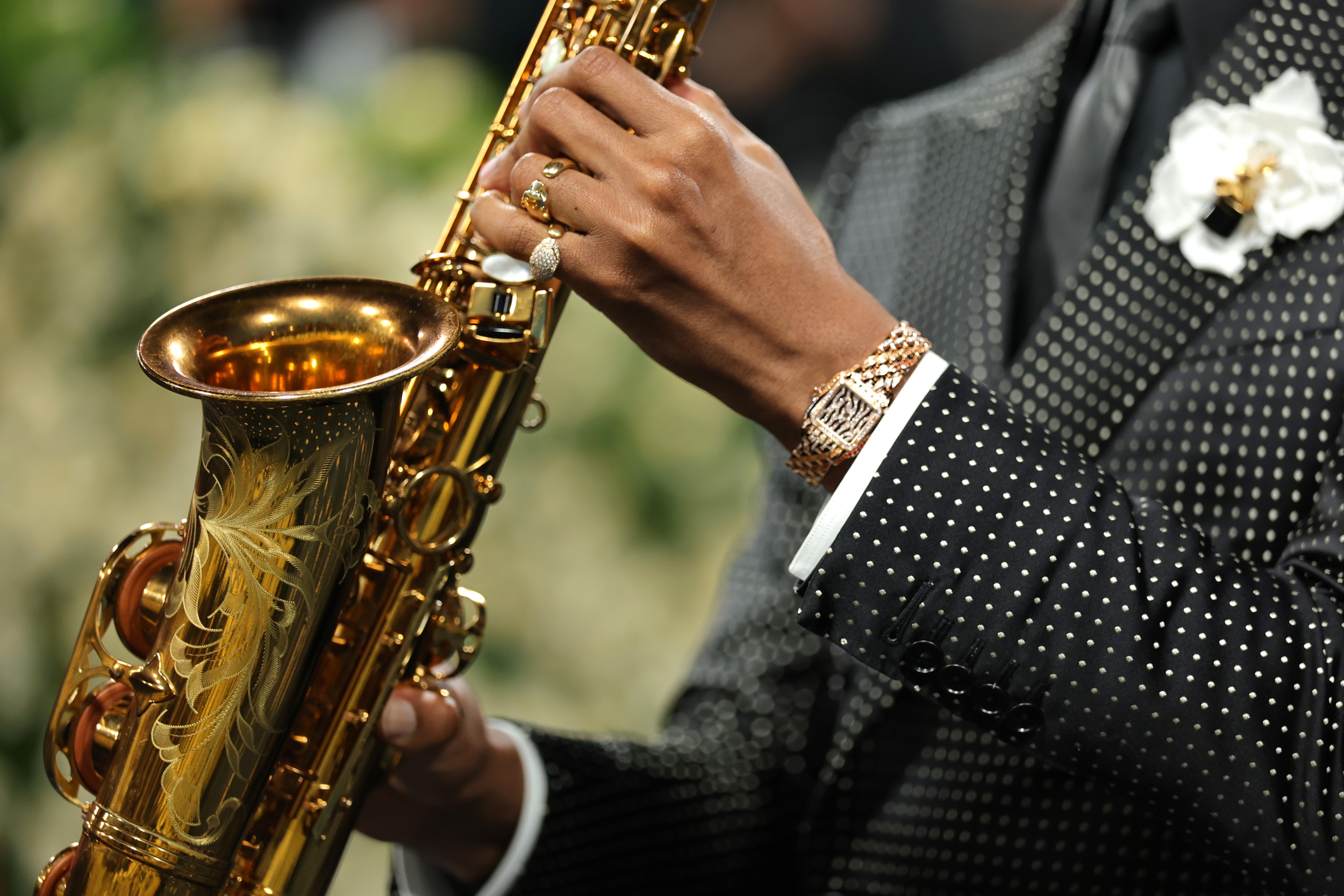 jon batiste anillos y reloj jon batiste anillos y reloj