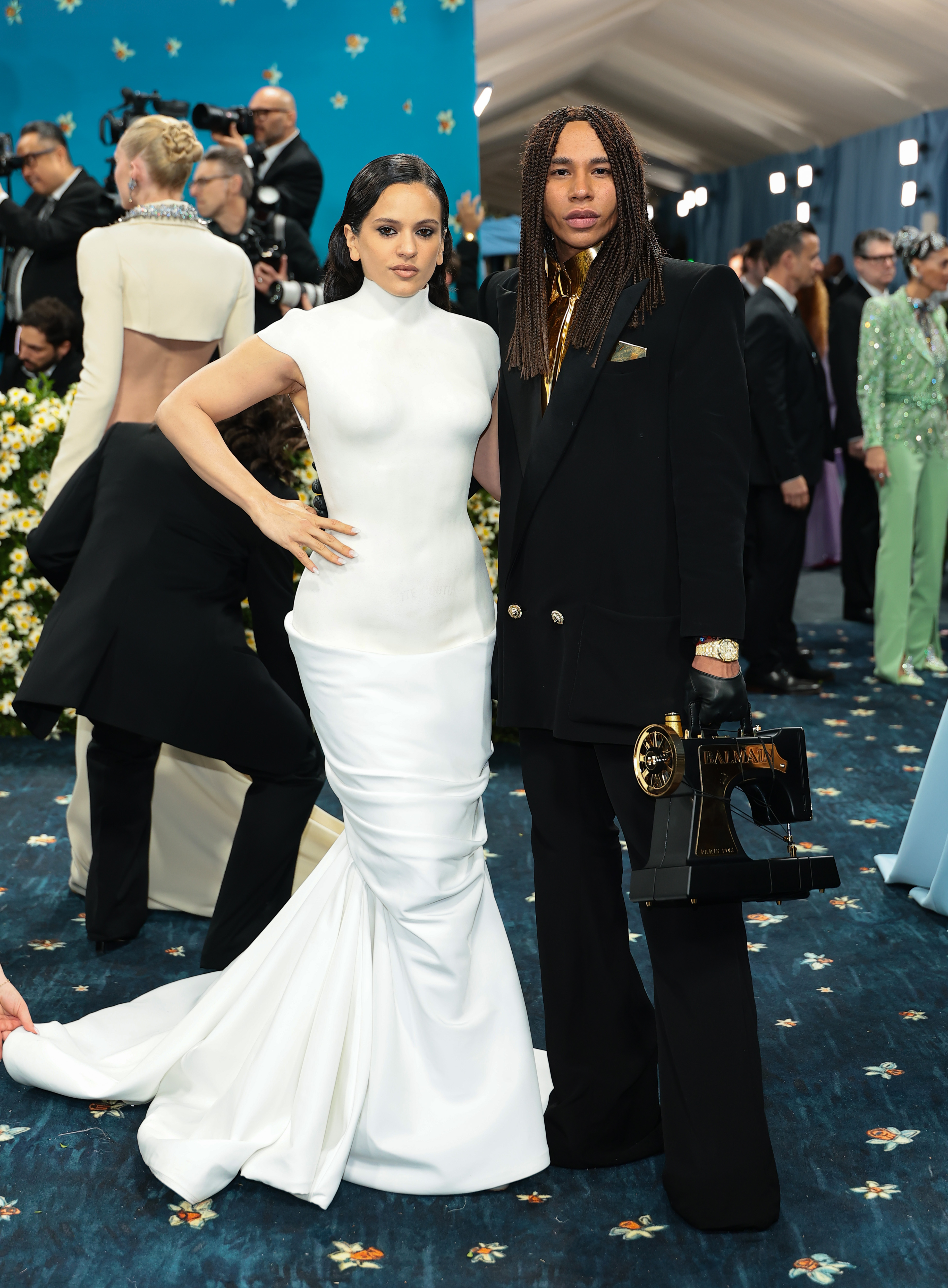 Met Gala 2025 los mejores vestidos Rosala Oliver Rousteing Met Gala 2025 los mejores vestidos Rosala Oliver Rousteing