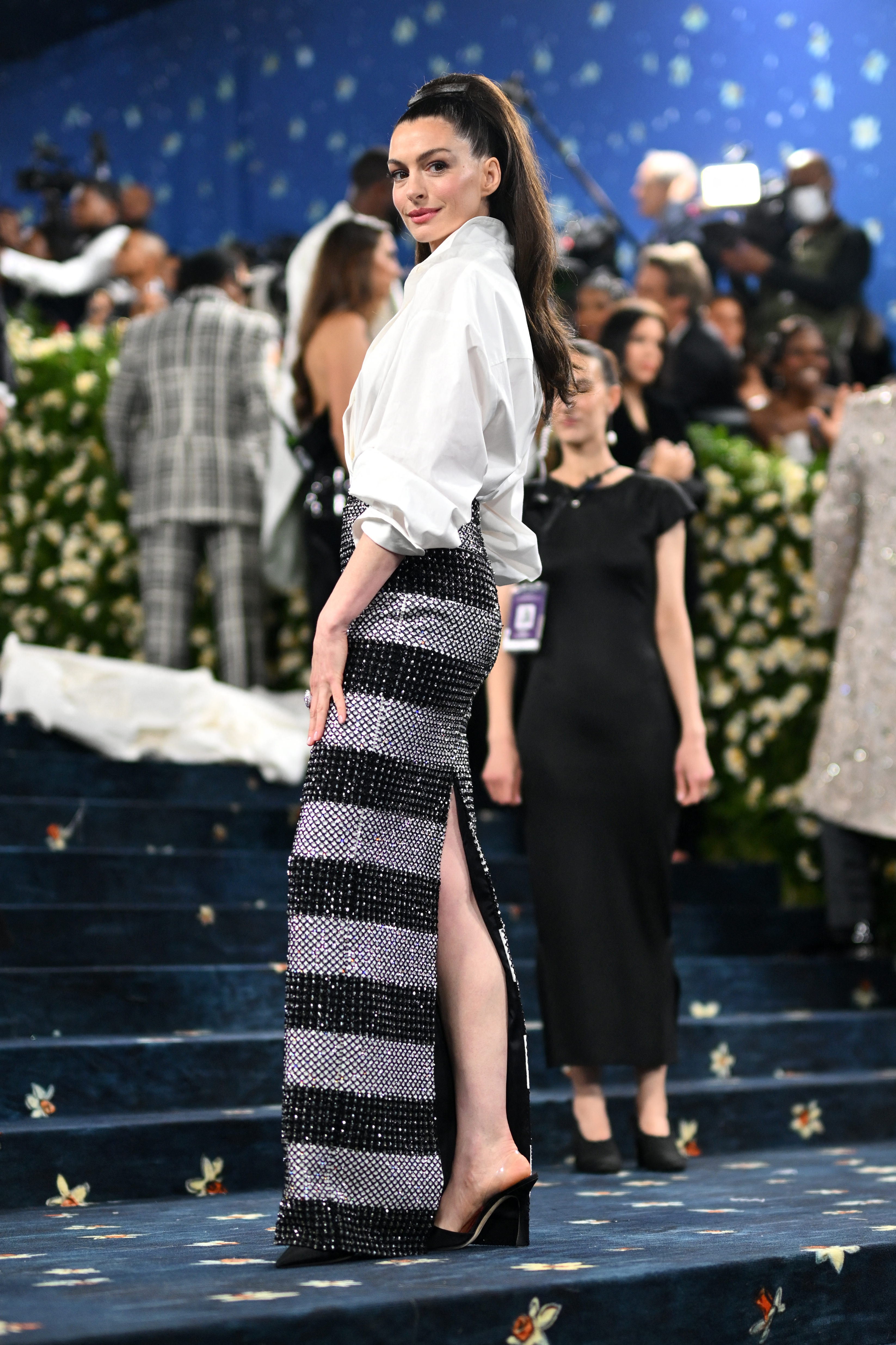 Met Gala 2025 los mejores vestidos Anne Hathaway Met Gala 2025 los mejores vestidos Anne Hathaway