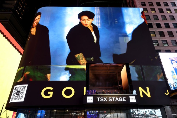 Jung Kook en vivo en el TSX de Times Square