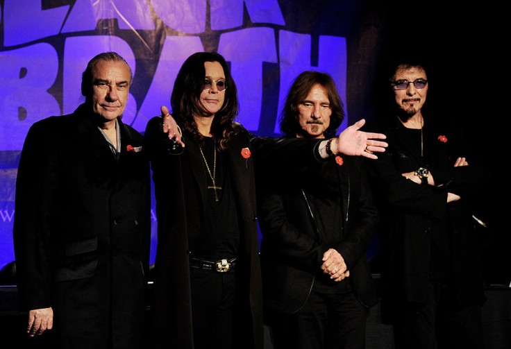 Bill Ward, Ozzy Osbourne, Geezer Butler y Tony Iommi de Black Sabbath aparecen en una conferencia de prensa para anunciar su primer álbum nuevo en 33 años y una gira mundial en 2012 en el Whisky a Go Go el 11 de noviembre de 2011 en West Hollywood, Califo