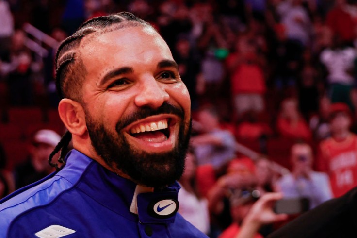 Drake sorprende a dos fans con 20.000 dólares a cada uno en un concierto en Australia