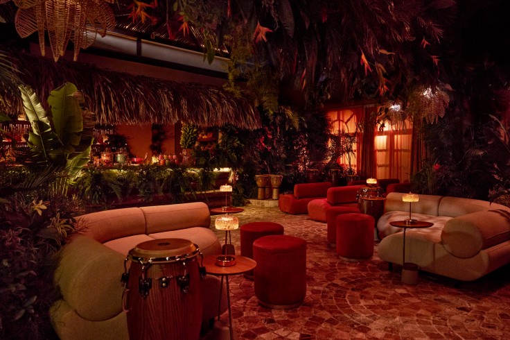 Karol G y Airbnb lanzan la experiencia Tropicoqueta