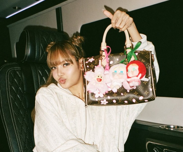 Lisa de Blacpink hace alarde de sus peluches de Labubu