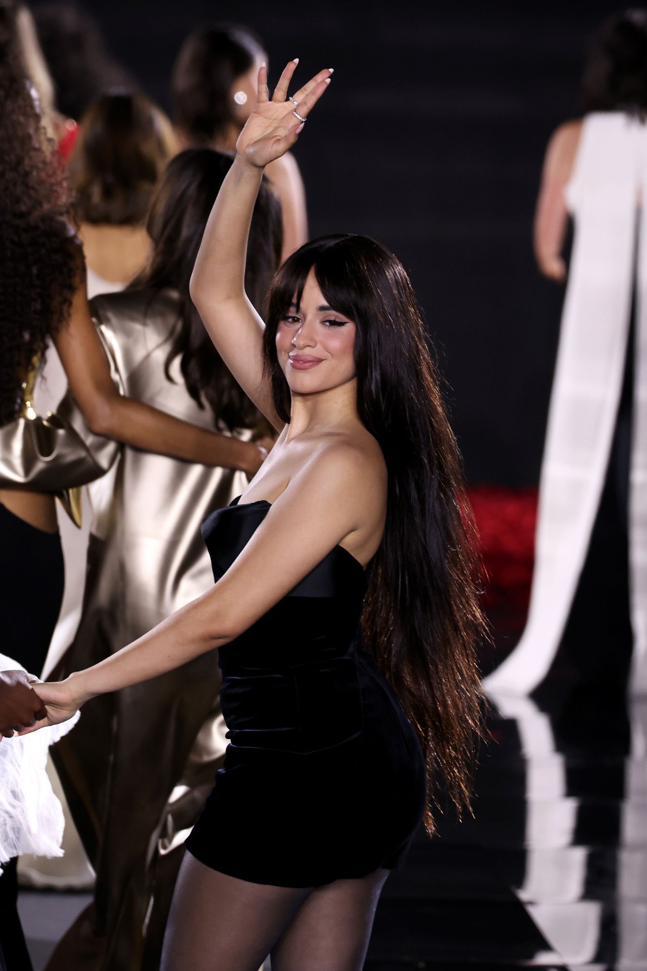 Camila Cabello en la pasarela.