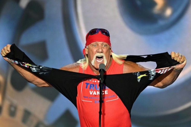 Hulk Hogan se arrancó la camisa para revelar una camiseta de la campaña de Trump-Vance durante el último día de la Convención Nacional Republicana de 2024.