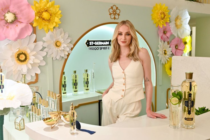 Sophie Turner revela por qué besarse con Kit Harington fue...