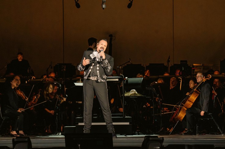 Nuevo escándalo para los Aguilar declaraciones ICE indocumentados Hollywood Bowl