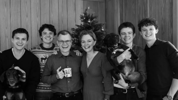 Tom Holland con su familia