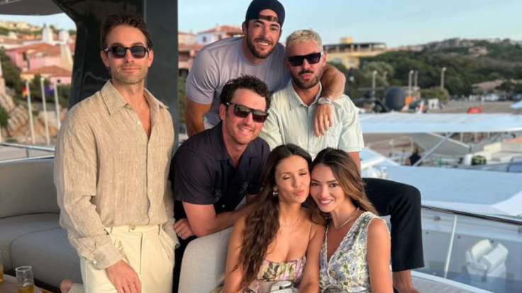 Nina Dobrev y amigos