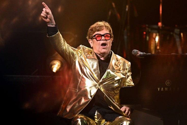 Elton John celebra con Kevin Spacey tras testificar a favor del actor en un caso de agresión sexual