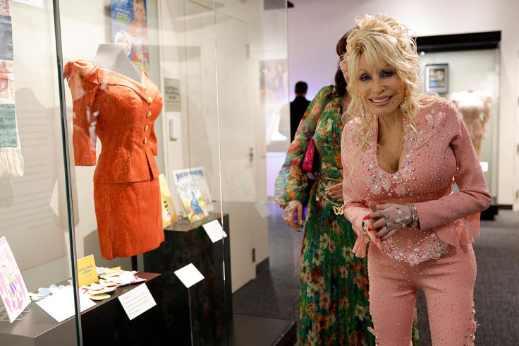 Dolly Parton retrasa sus conciertos en Las Vegas por orden médica