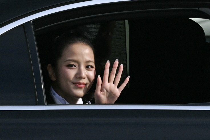 Estrellas del Kpop en la Semana de la Moda de París otoño 2025 Jisoo