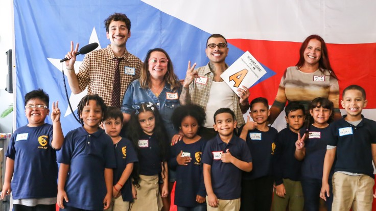 Rauw Alejandro enseña salsa en Celebrity Substitute