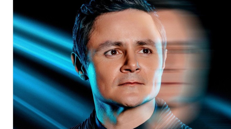Arturo Castro y su historia de comedia romántica en Tron Ares