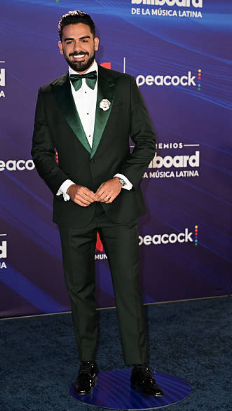 Latin Billboard 2025 Alfombra Azul Carlos Aydan Latin Billboard 2025 Alfombra Azul Carlos Aydan