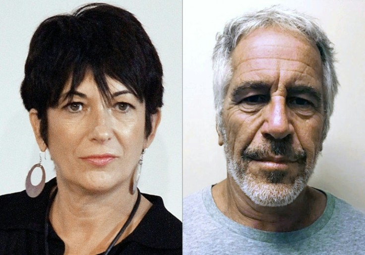 En una nueva entrevista en el Reino Unido, la traficante sexual convicta Ghislaine Maxwell (izq.) alega que su expareja, el difunto financiero Jeffrey Epstein (der.), no se suicidó mientras estaba en prisión esperando el juicio por sus propios cargos de a