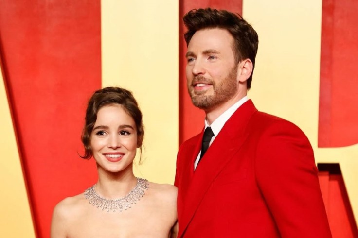 Chris Evans y Alba Baptista