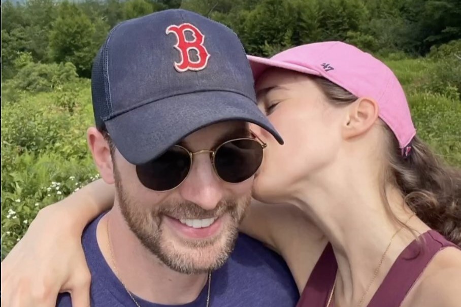 Chris Evans y Alba Baptista Chris Evans y Alba Baptista