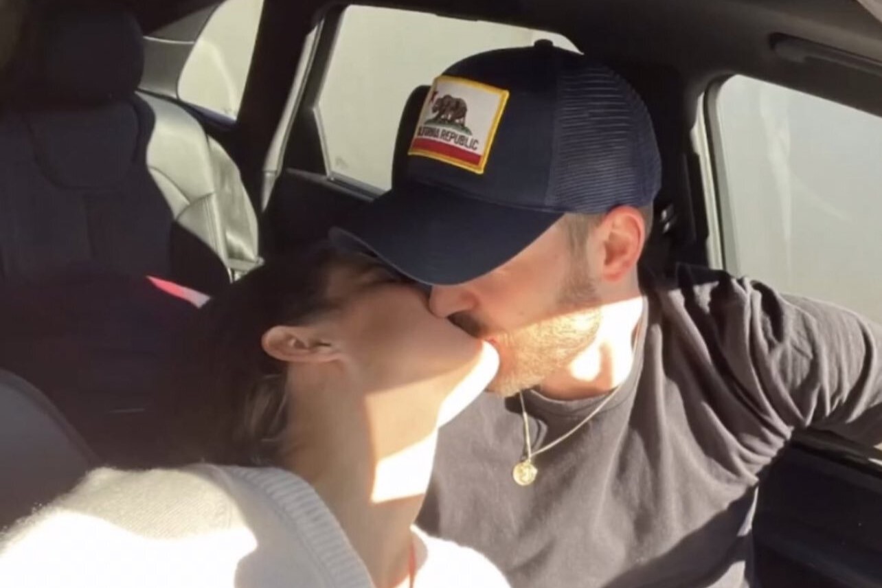 Chris Evans y Alba Baptista Chris Evans y Alba Baptista