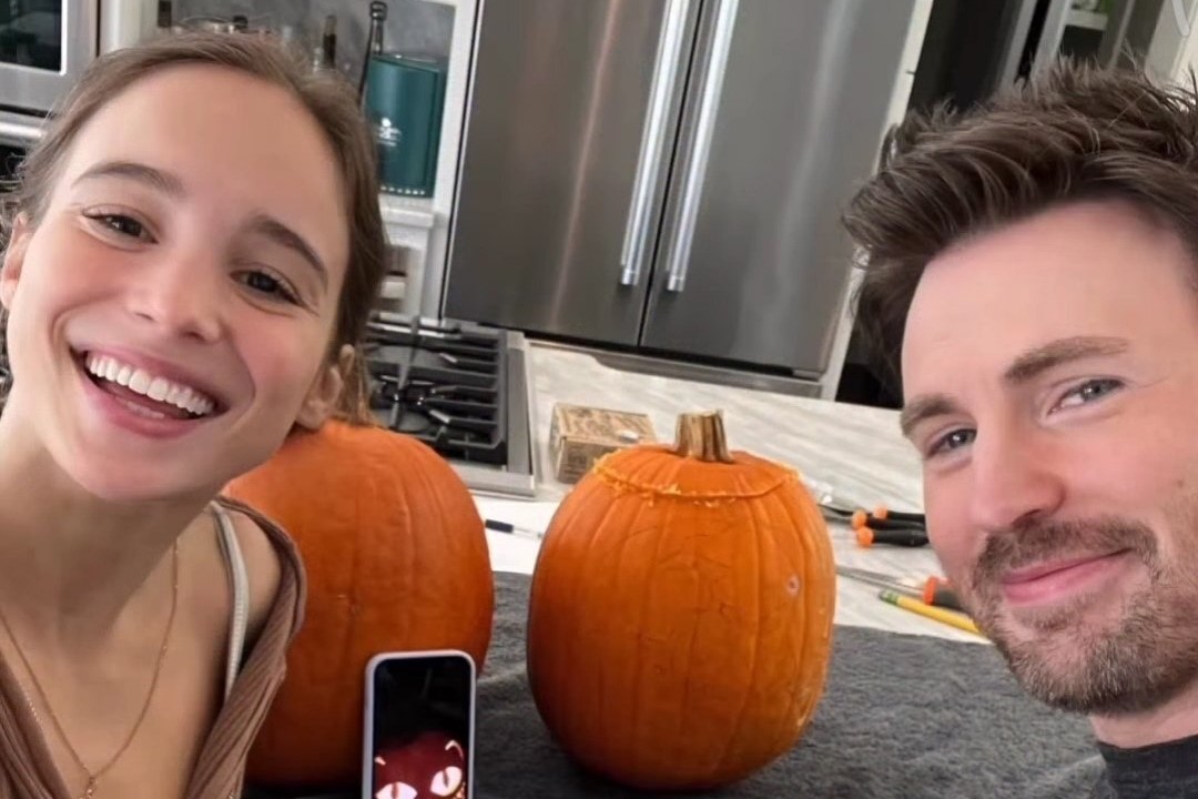 Chris Evans y Alba Baptista Chris Evans y Alba Baptista