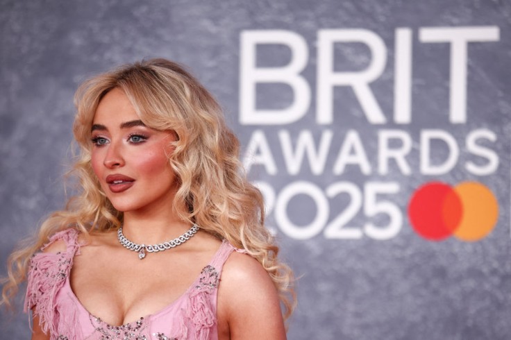 Sabrina Carpenter presenta una versión de "El mejor amigo del hombre" con la aprobación de Dios en medio de la polémica.