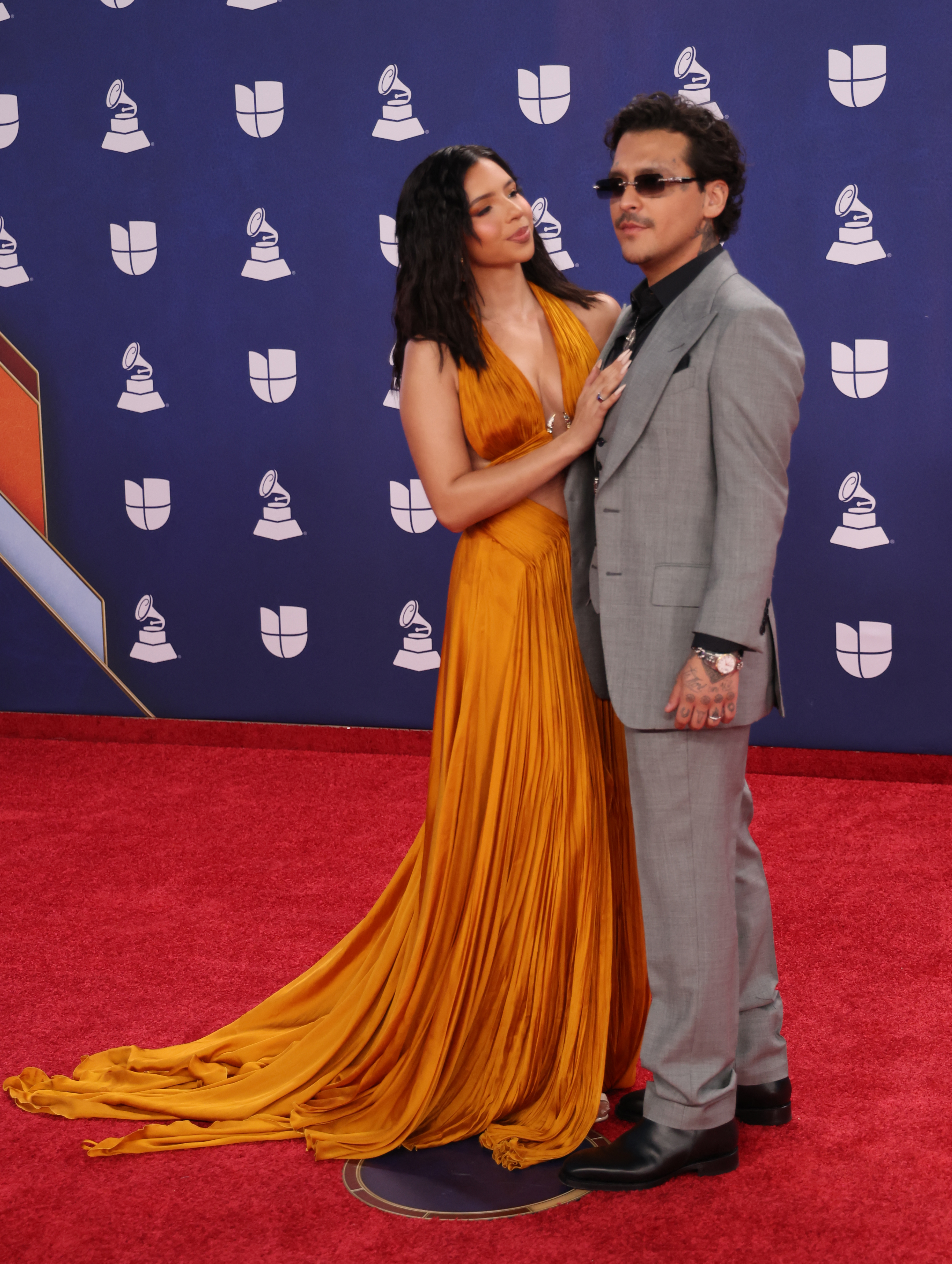 Latin Grammys Nodal y ANgela Aguilar tatuajes